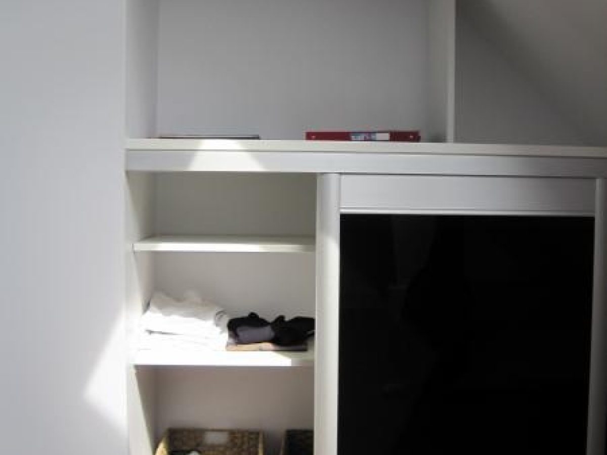 Réalisation d'un dressing, rangement sur mesure par Arts Menuiserie Agencement, menuisier à Rouen