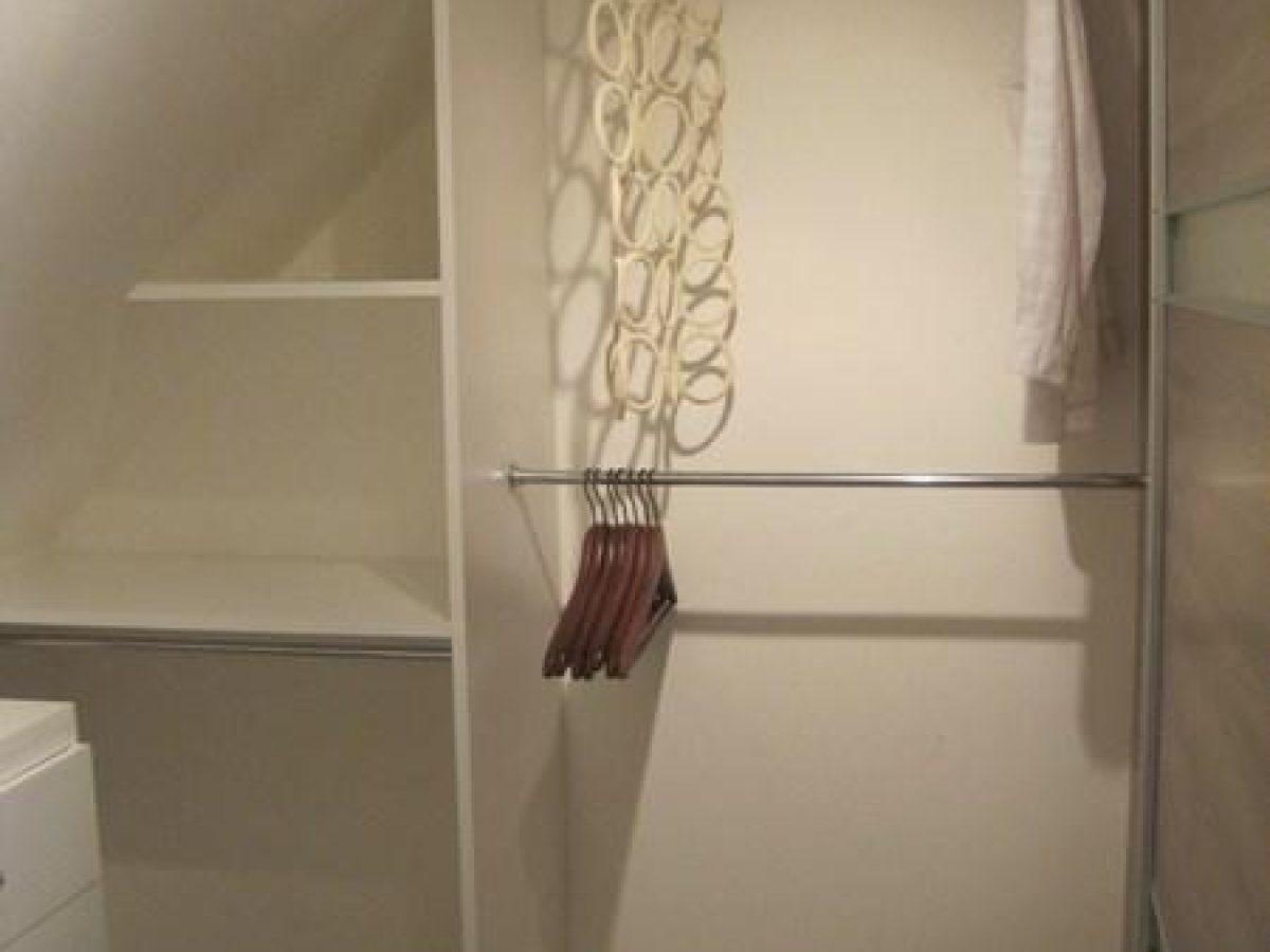 Réalisation d'un dressing, rangement sur mesure par Arts Menuiserie Agencement, menuisier à Rouen