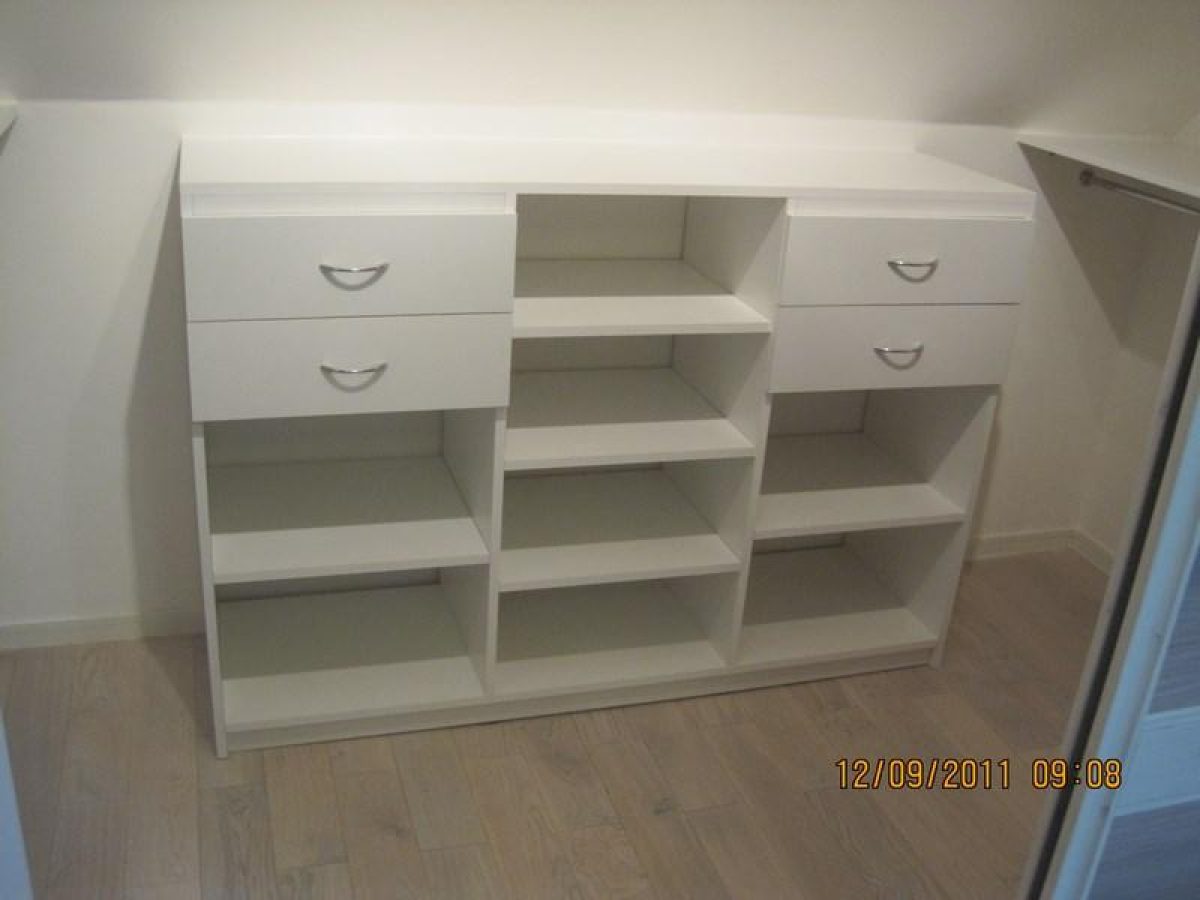 Réalisation d'un dressing, rangement sur mesure par Arts Menuiserie Agencement, menuisier à Rouen