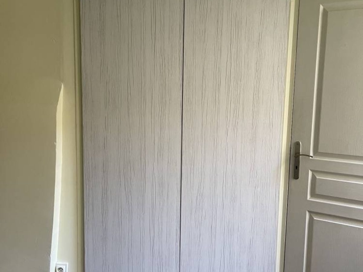 Réalisation d'un dressing, rangement sur mesure par Arts Menuiserie Agencement, menuisier à Rouen