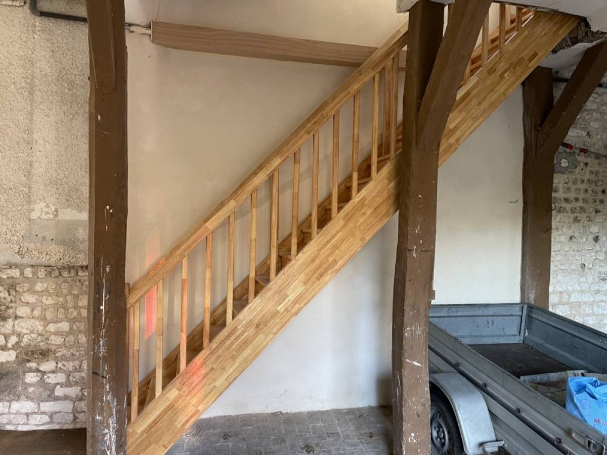 Réalisation d'un escalier par Arts Menuiserie Agencement, menuisier à Rouen