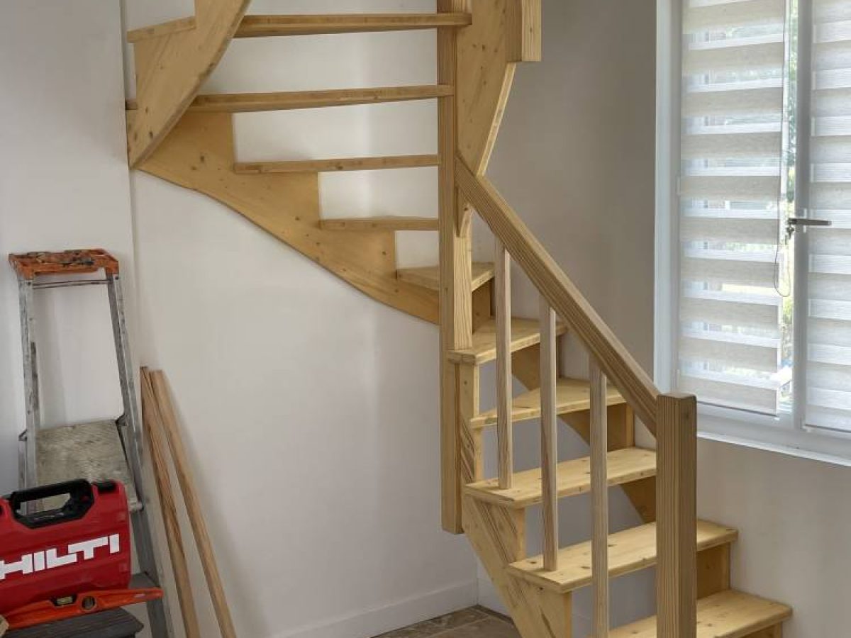 Réalisation d'un escalier par Arts Menuiserie Agencement, menuisier à Rouen