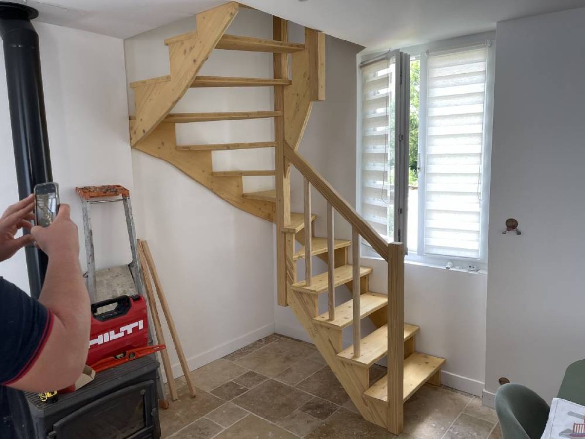 Réalisation d'un escalier par Arts Menuiserie Agencement, menuisier à Rouen