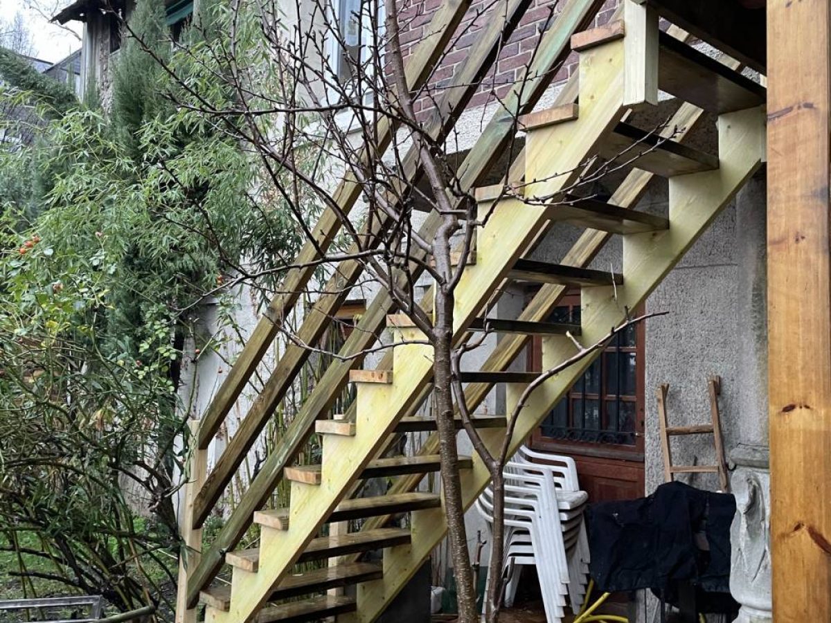 Réalisation d'un escalier par Arts Menuiserie Agencement, menuisier à Rouen
