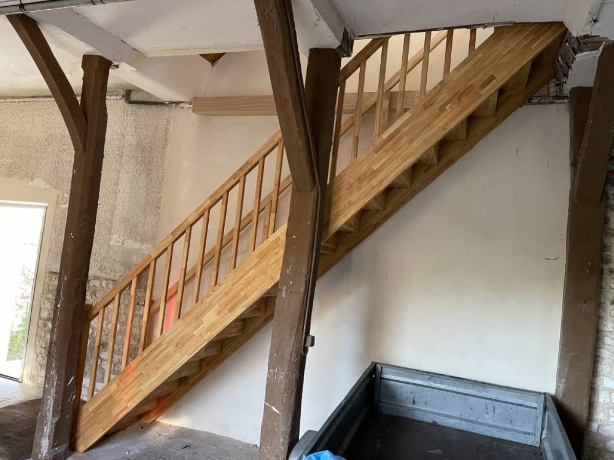 Réalisation d'un escalier par Arts Menuiserie Agencement, menuisier à Rouen