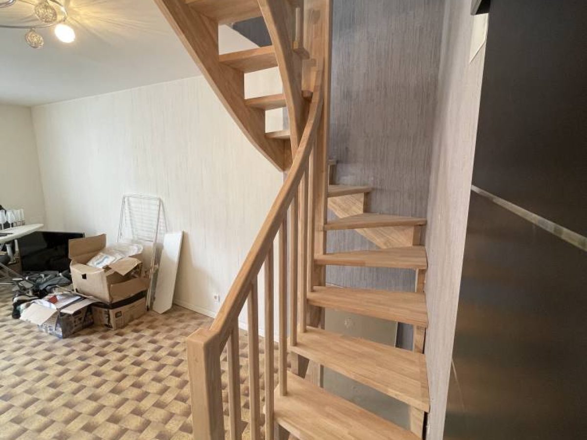 Réalisation d'un escalier par Arts Menuiserie Agencement, menuisier à Rouen