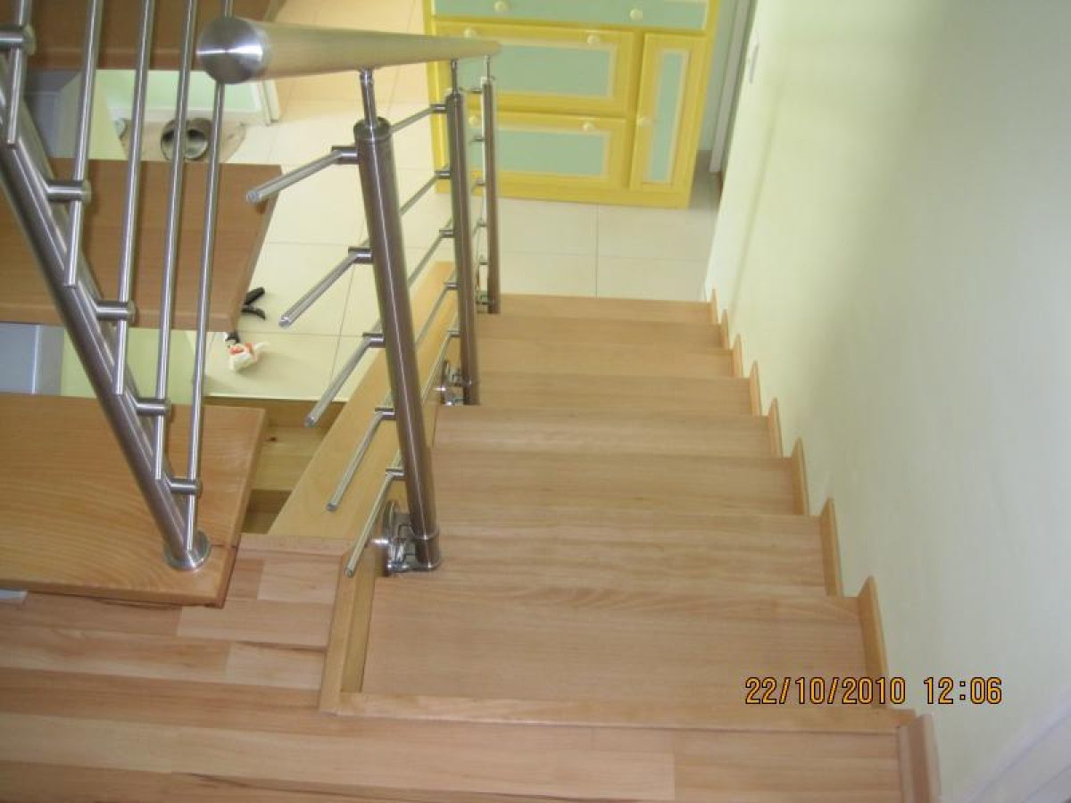 Réalisation d'un escalier par Arts Menuiserie Agencement, menuisier à Rouen