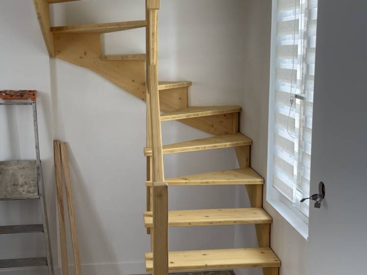 Réalisation d'un escalier par Arts Menuiserie Agencement, menuisier à Rouen