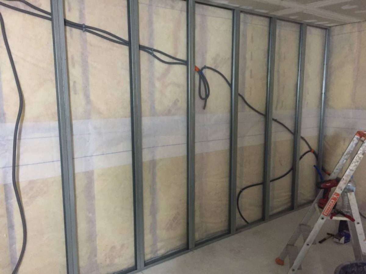 Réalisation d'une isolation par Arts Menuiserie Agencement, menuisier à Rouen