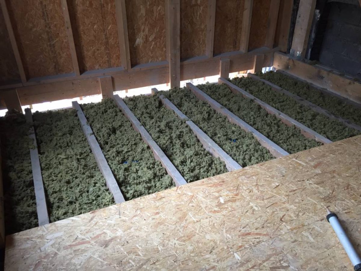 Réalisation d'une isolation par Arts Menuiserie Agencement, menuisier à Rouen