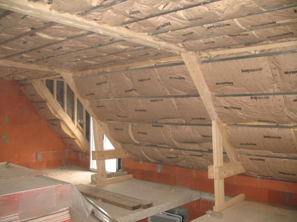 Réalisation d'une isolation par Arts Menuiserie Agencement, menuisier à Rouen