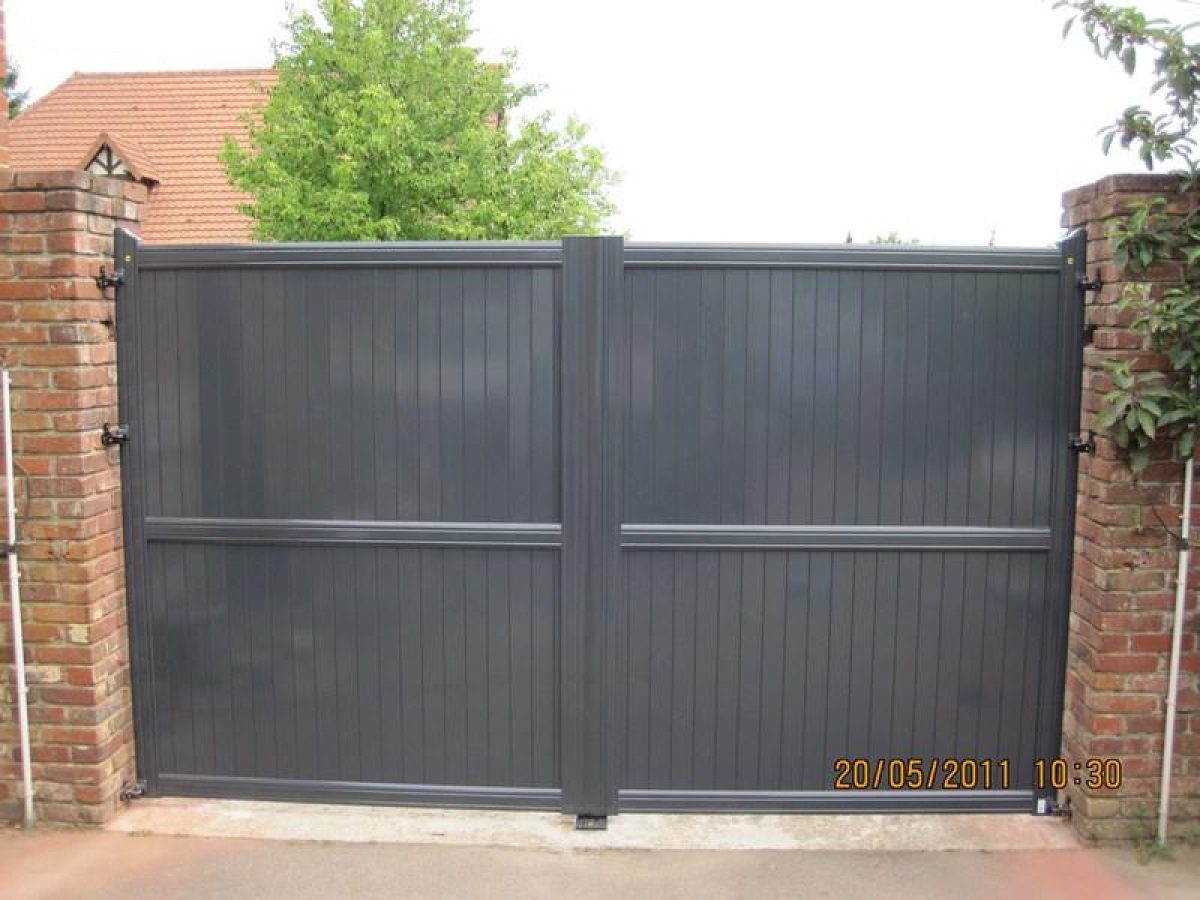 Réalisation d'un portail par Arts Menuiserie Agencement, menuisier à Rouen