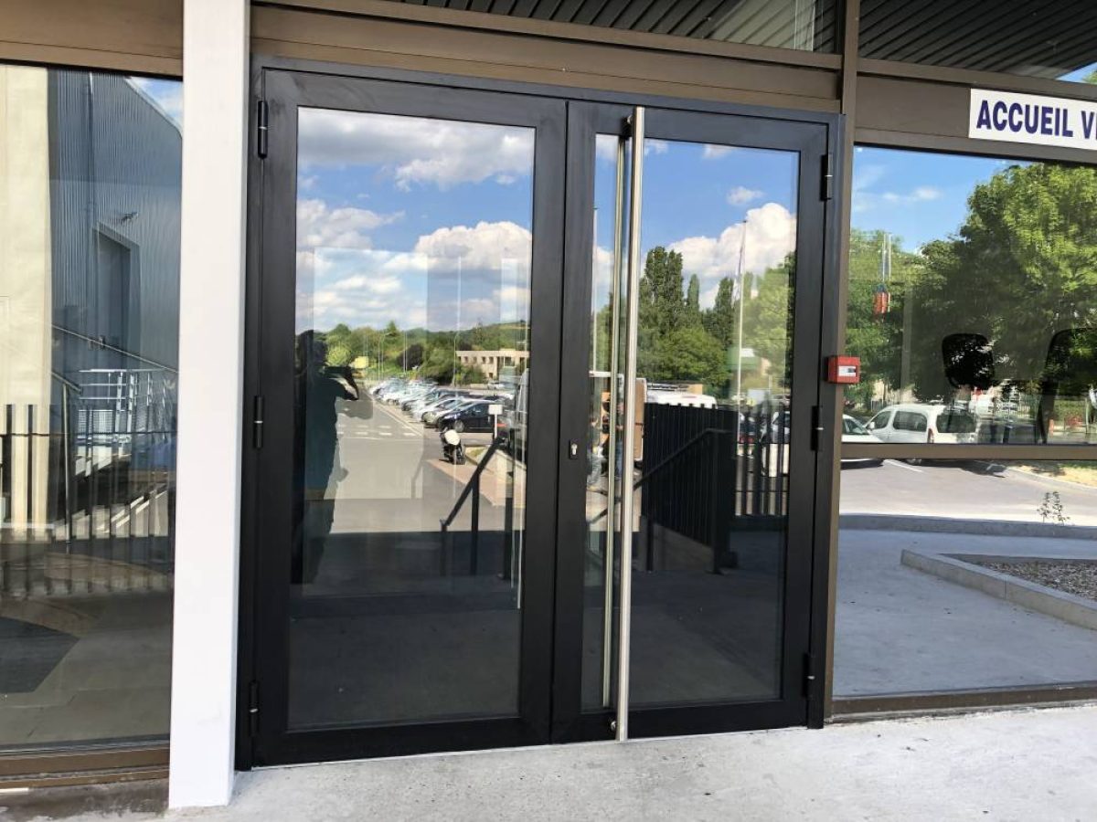 Réalisation d'une porte d'entrée par Arts Menuiserie Agencement, menuisier à Rouen