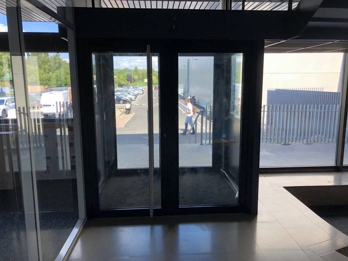 Réalisation d'une porte d'entrée par Arts Menuiserie Agencement, menuisier à Rouen