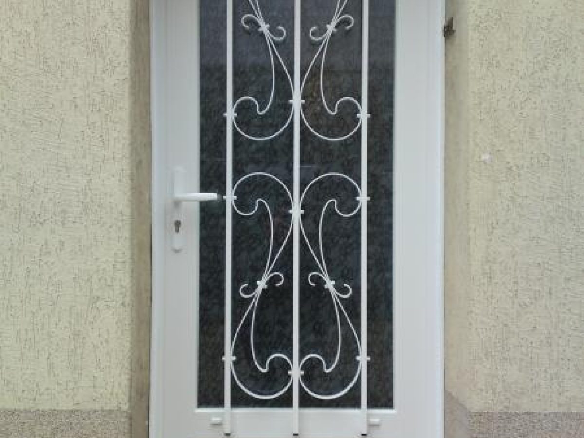 Réalisation d'une porte d'entrée par Arts Menuiserie Agencement, menuisier à Rouen