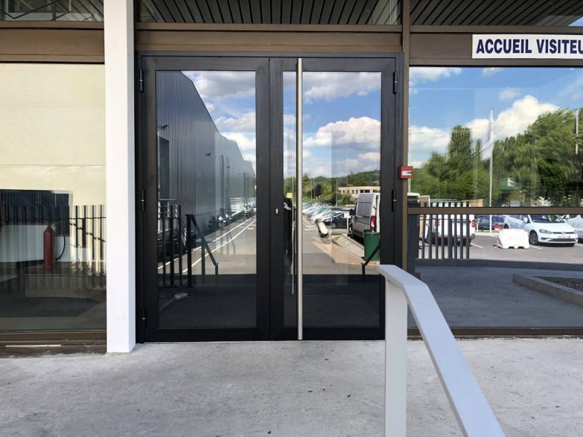 Réalisation d'une porte d'entrée par Arts Menuiserie Agencement, menuisier à Rouen