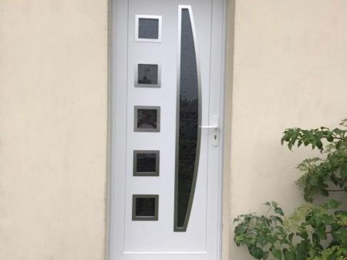 Réalisation d'une porte d'entrée par Arts Menuiserie Agencement, menuisier à Rouen