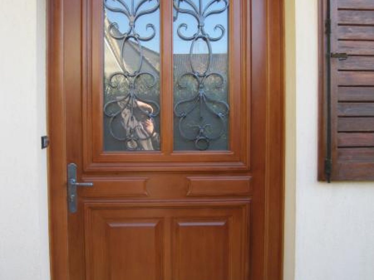 Réalisation d'une porte d'entrée par Arts Menuiserie Agencement, menuisier à Rouen