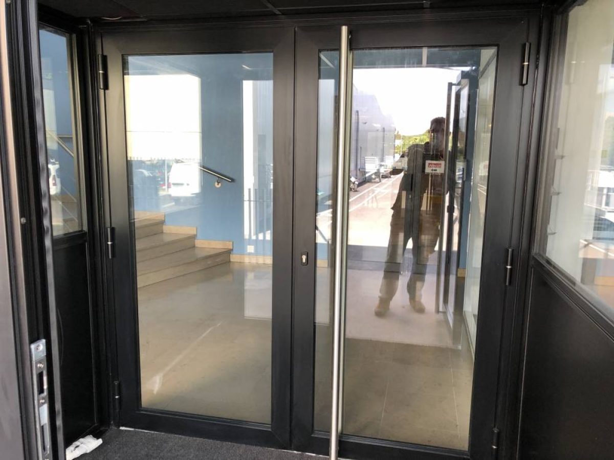 Réalisation d'une porte d'entrée par Arts Menuiserie Agencement, menuisier à Rouen