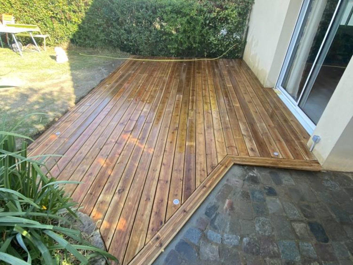 Réalisation d'une terrasse bois par Arts Menuiserie Agencement, menuisier à Rouen