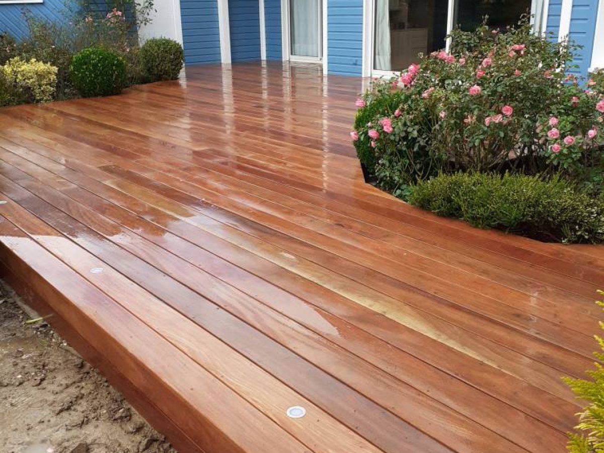 Réalisation d'une terrasse bois par Arts Menuiserie Agencement, menuisier à Rouen