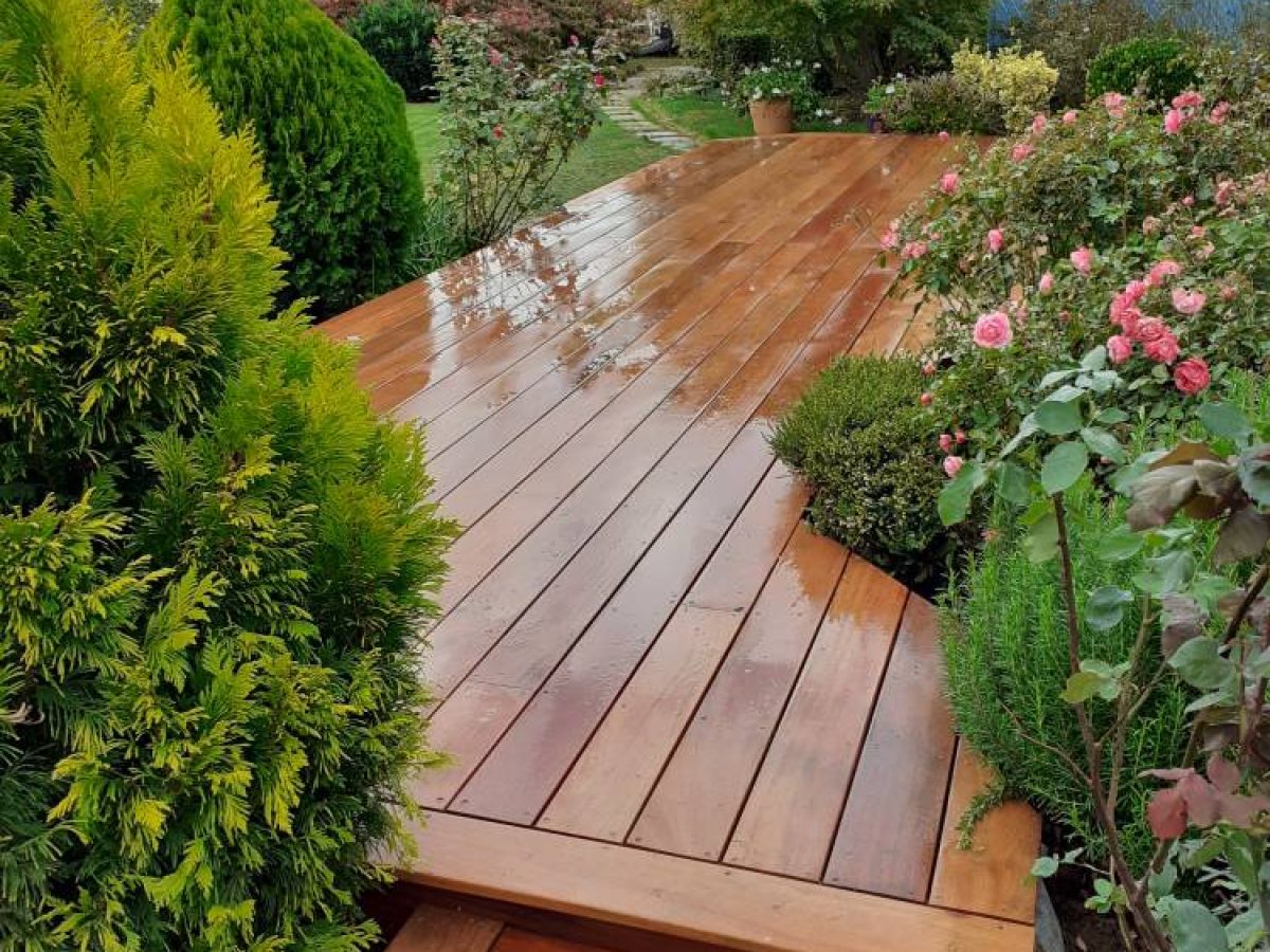 Réalisation d'une terrasse bois par Arts Menuiserie Agencement, menuisier à Rouen