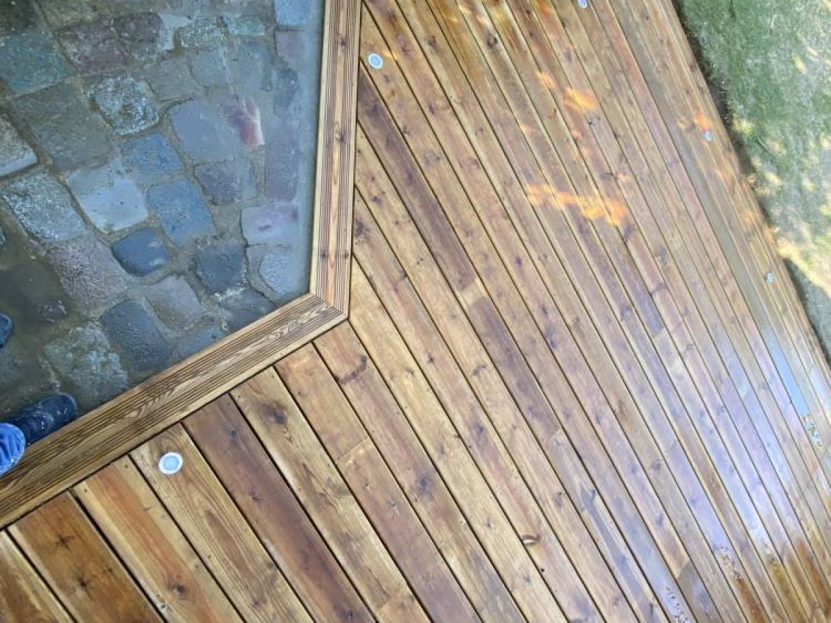Réalisation d'une terrasse bois par Arts Menuiserie Agencement, menuisier à Rouen