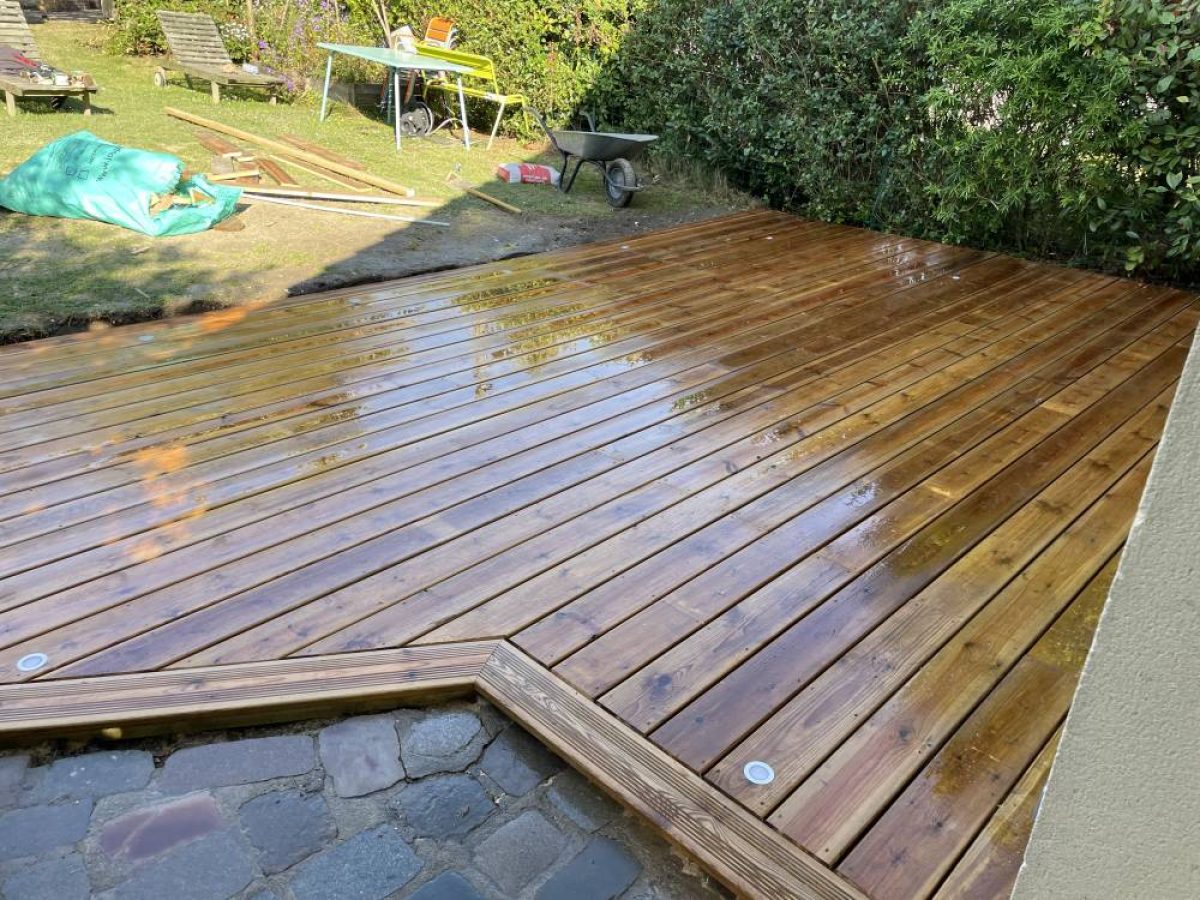 Réalisation d'une terrasse bois par Arts Menuiserie Agencement, menuisier à Rouen