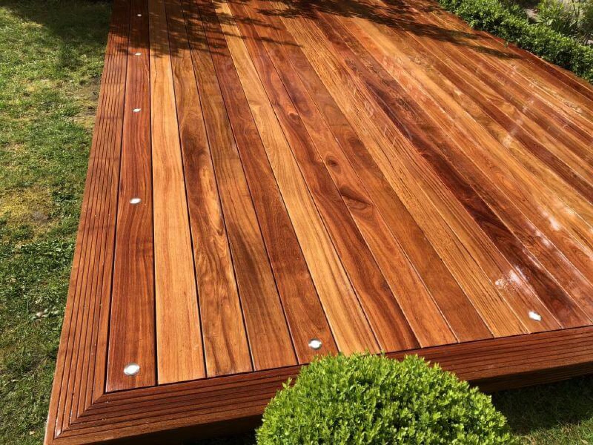 Réalisation d'une terrasse bois par Arts Menuiserie Agencement, menuisier à Rouen