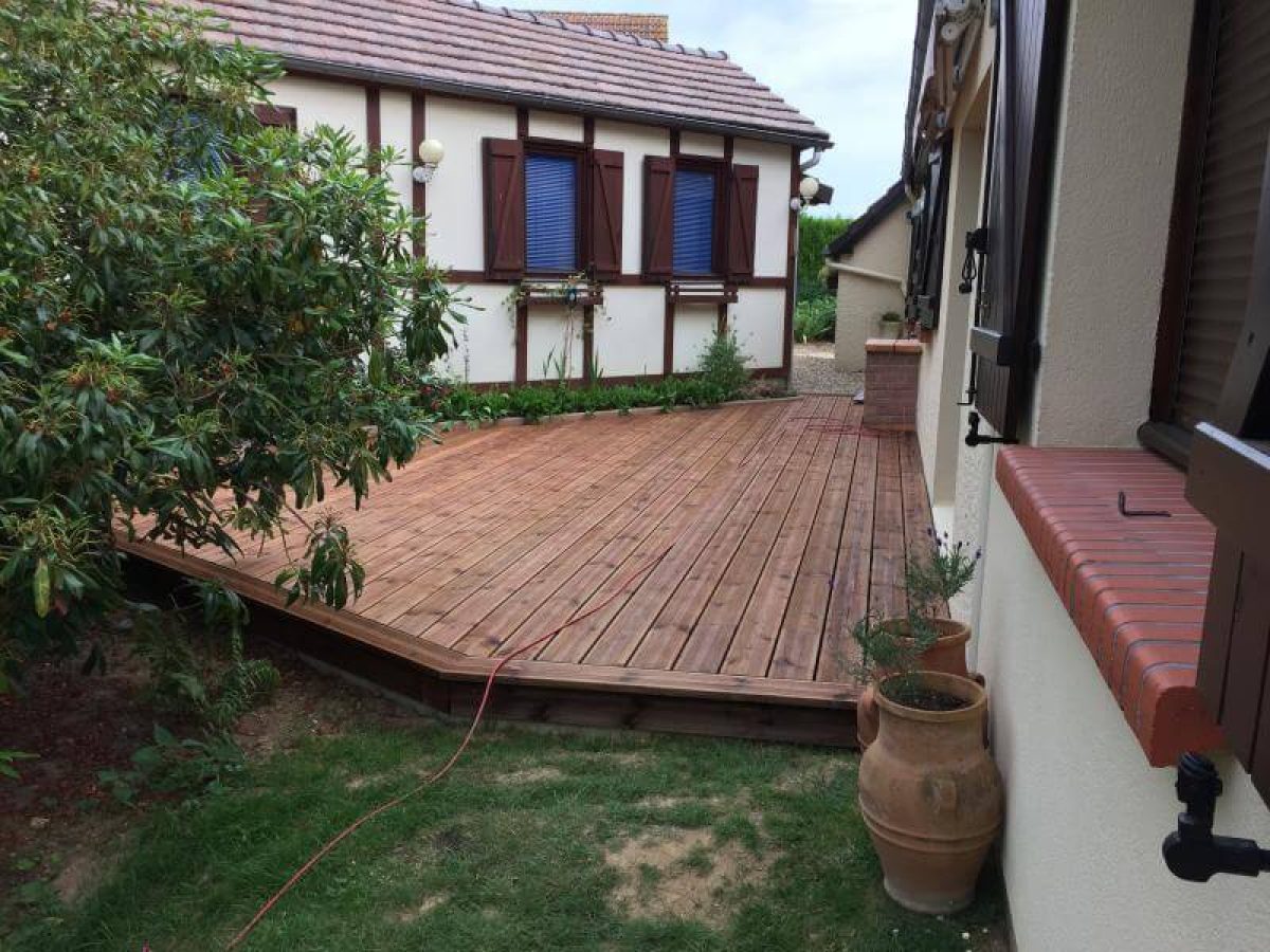 Réalisation d'une terrasse bois par Arts Menuiserie Agencement, menuisier à Rouen