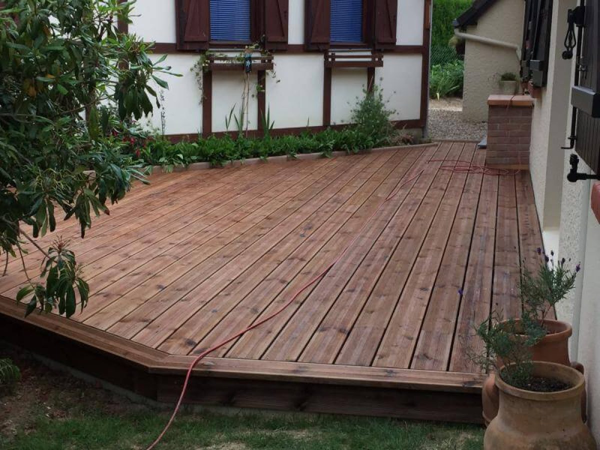 Réalisation d'une terrasse bois par Arts Menuiserie Agencement, menuisier à Rouen