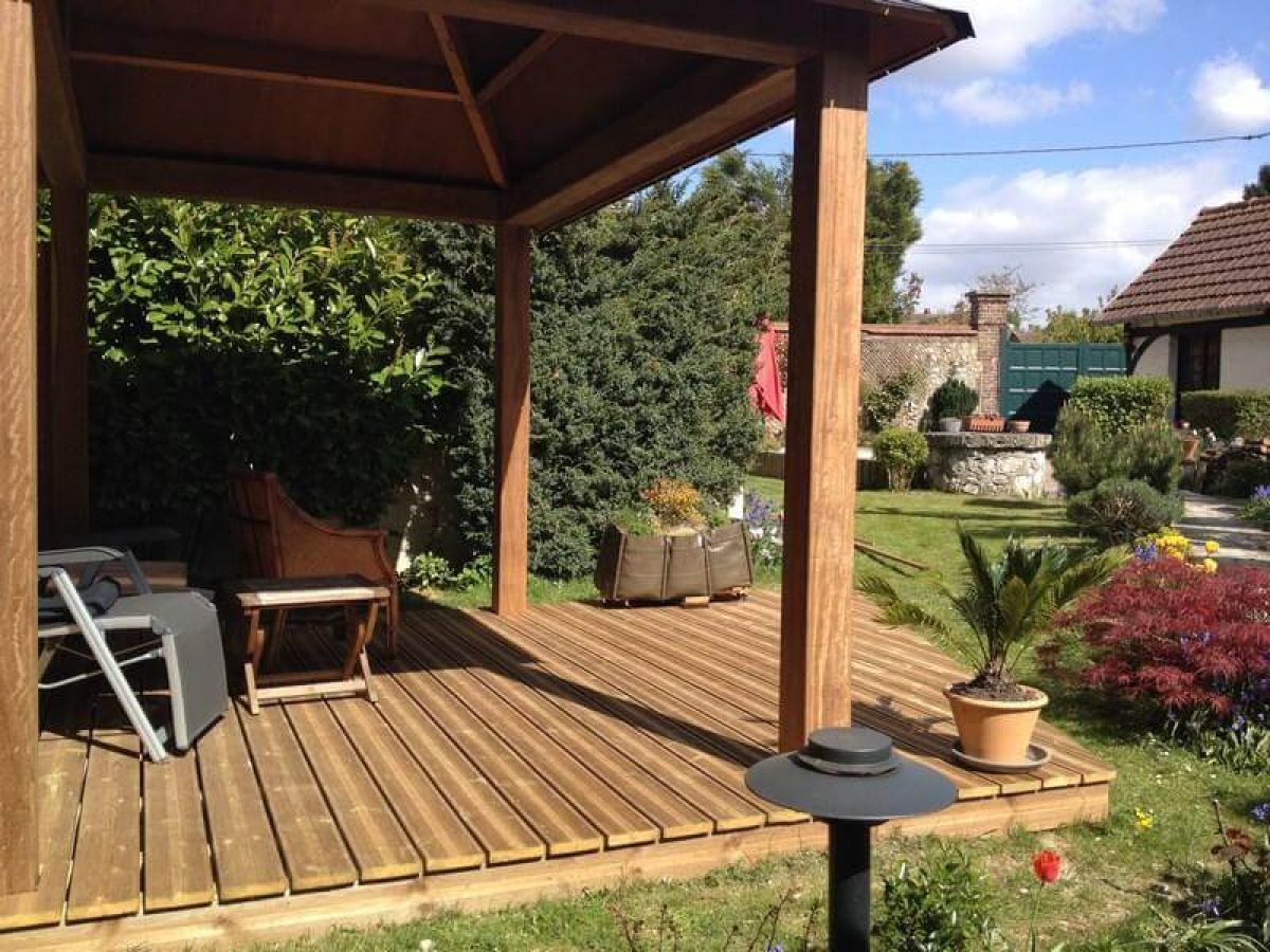 Réalisation d'une terrasse bois par Arts Menuiserie Agencement, menuisier à Rouen