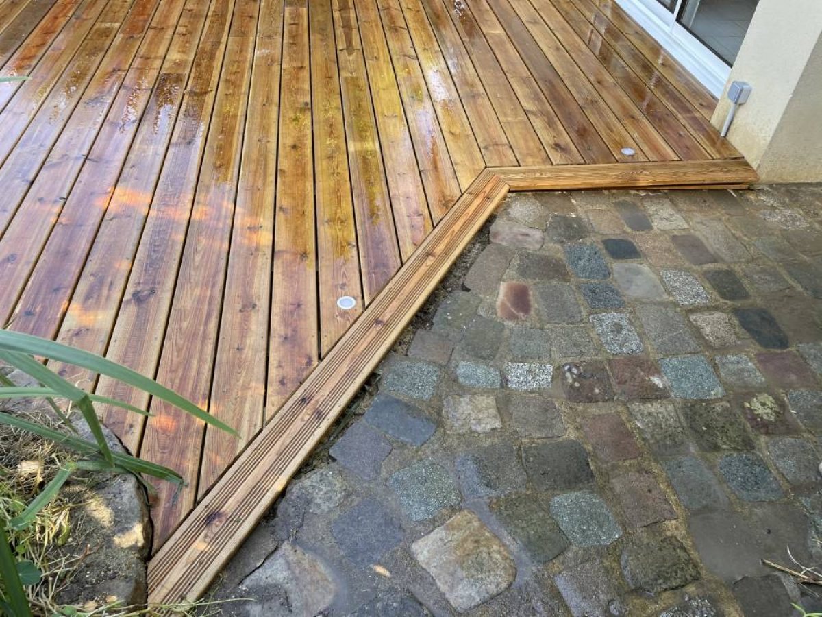 Réalisation d'une terrasse bois par Arts Menuiserie Agencement, menuisier à Rouen